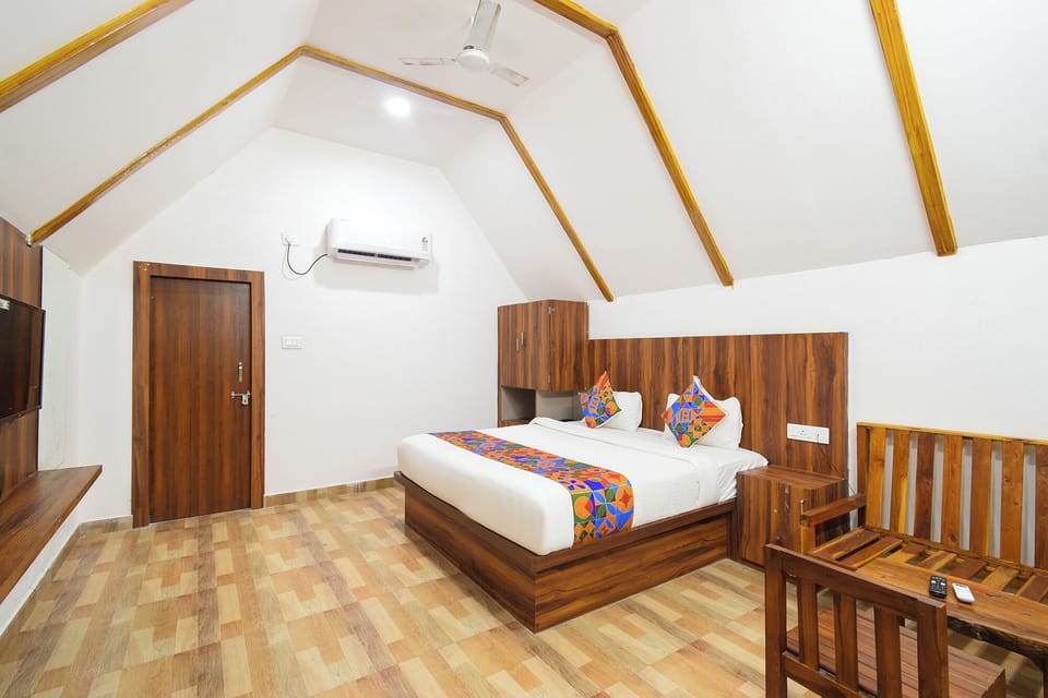 Egyptian cotton sheets, premium bedding, in-room safe, free WiFi