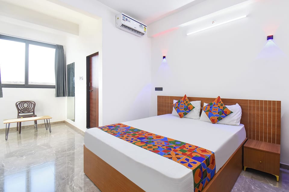 Egyptian cotton sheets, premium bedding, in-room safe, free WiFi