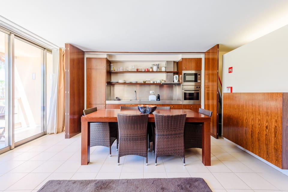 Apartment, 2 Bedrooms, Pool Access, Pool View | In-room dining
