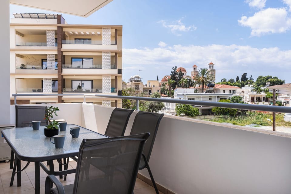 Apartment, Balcony, City View | Outdoor dining