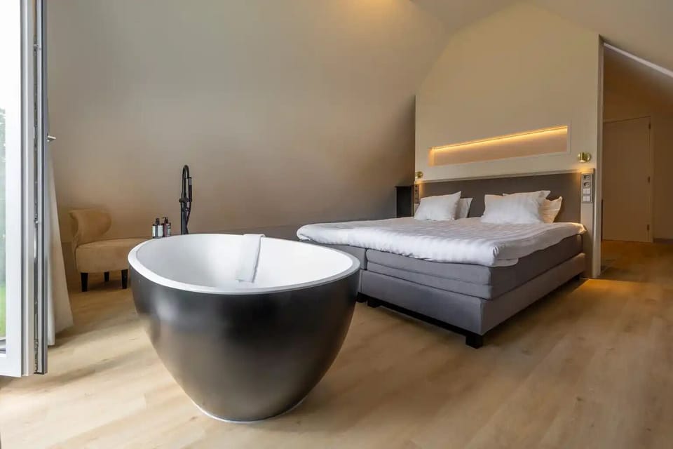 Luxury Double Room | Desk, free WiFi