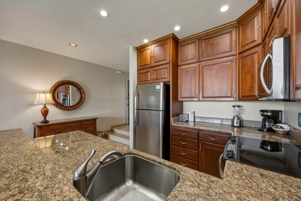 Condo, 1 Bedroom | Private kitchen | Coffee/tea maker, fridge, oven, toaster
