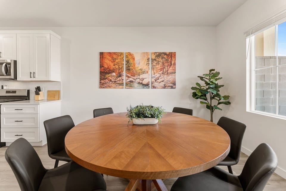 Townhome, 4 Bedrooms | Dining