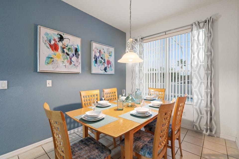House, 4 Bedrooms | Dining