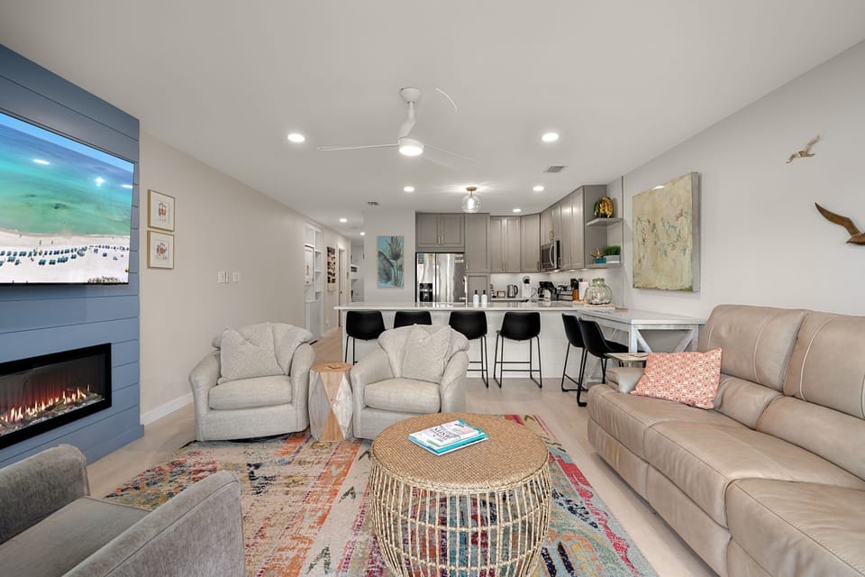 Condo, 2 Bedrooms | Living area | Smart TV