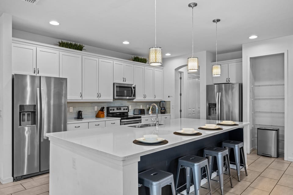 House, Multiple Beds, Pool Access, Garden View | Private kitchen