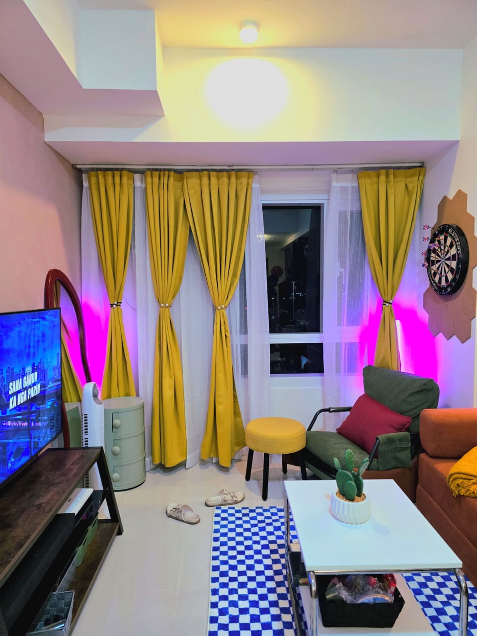 Deluxe Condo, City View | Living area
