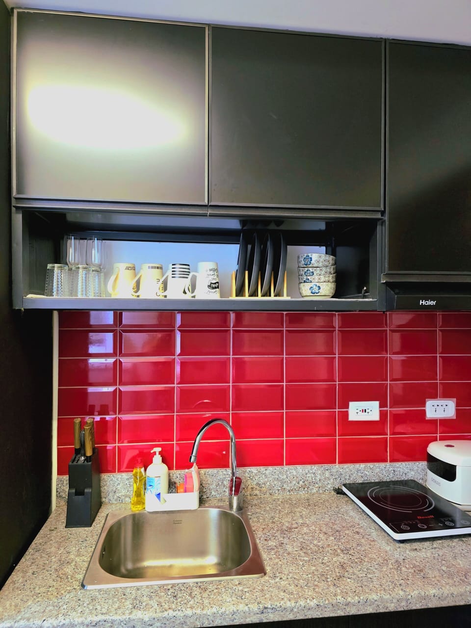 Deluxe Condo, City View | Private kitchen