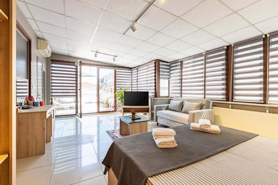Premium Triple Room | Iron/ironing board, free WiFi