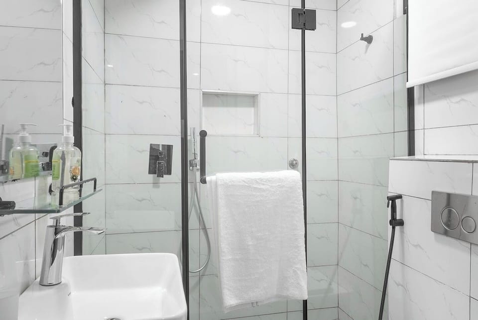 Economy Room, Balcony, City View | Bathroom | Hair dryer, towels, soap, shampoo