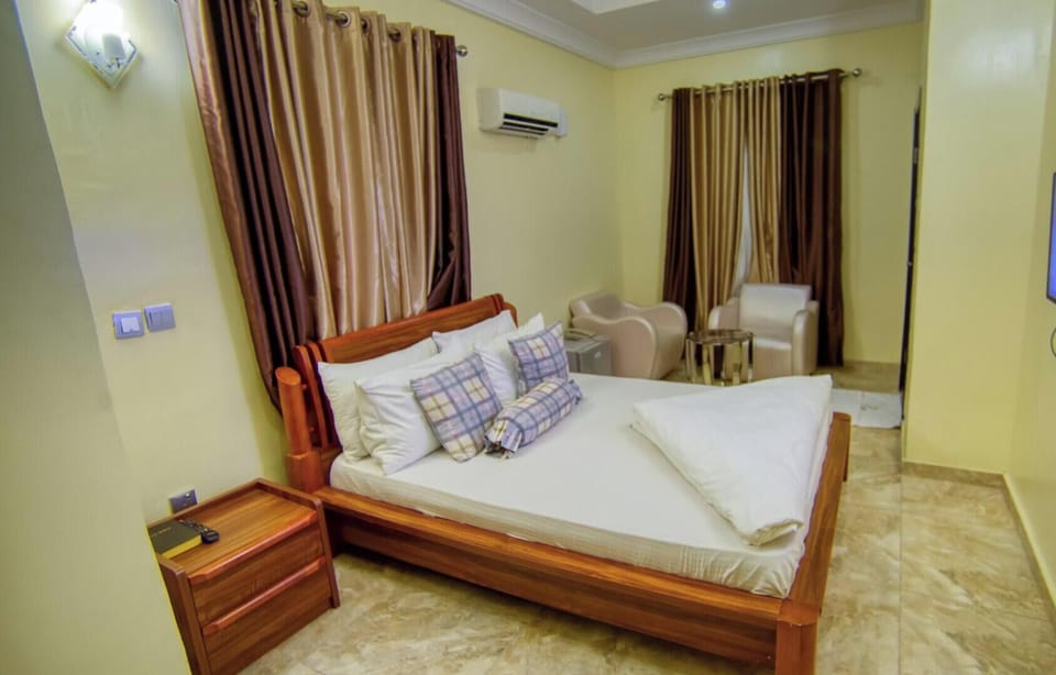 Comfort Room, Balcony, City View | Desk, laptop workspace, blackout drapes, soundproofing