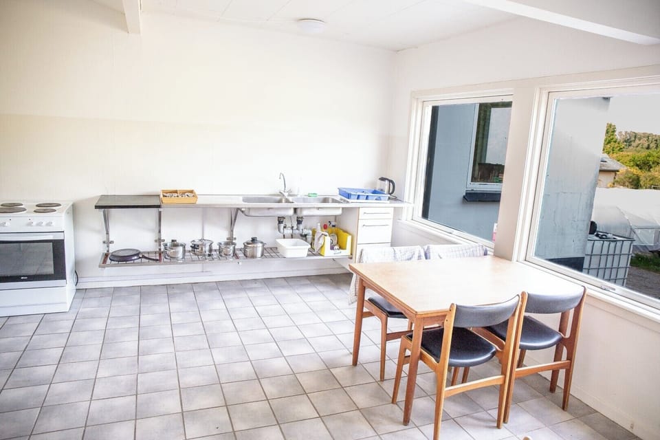Comfort Tent, Garden View | Shared kitchen | Full-size fridge, oven, stovetop, toaster