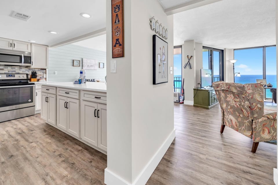 Condo, Multiple Beds (Edgewater Tower 1-1011) | Private kitchen
