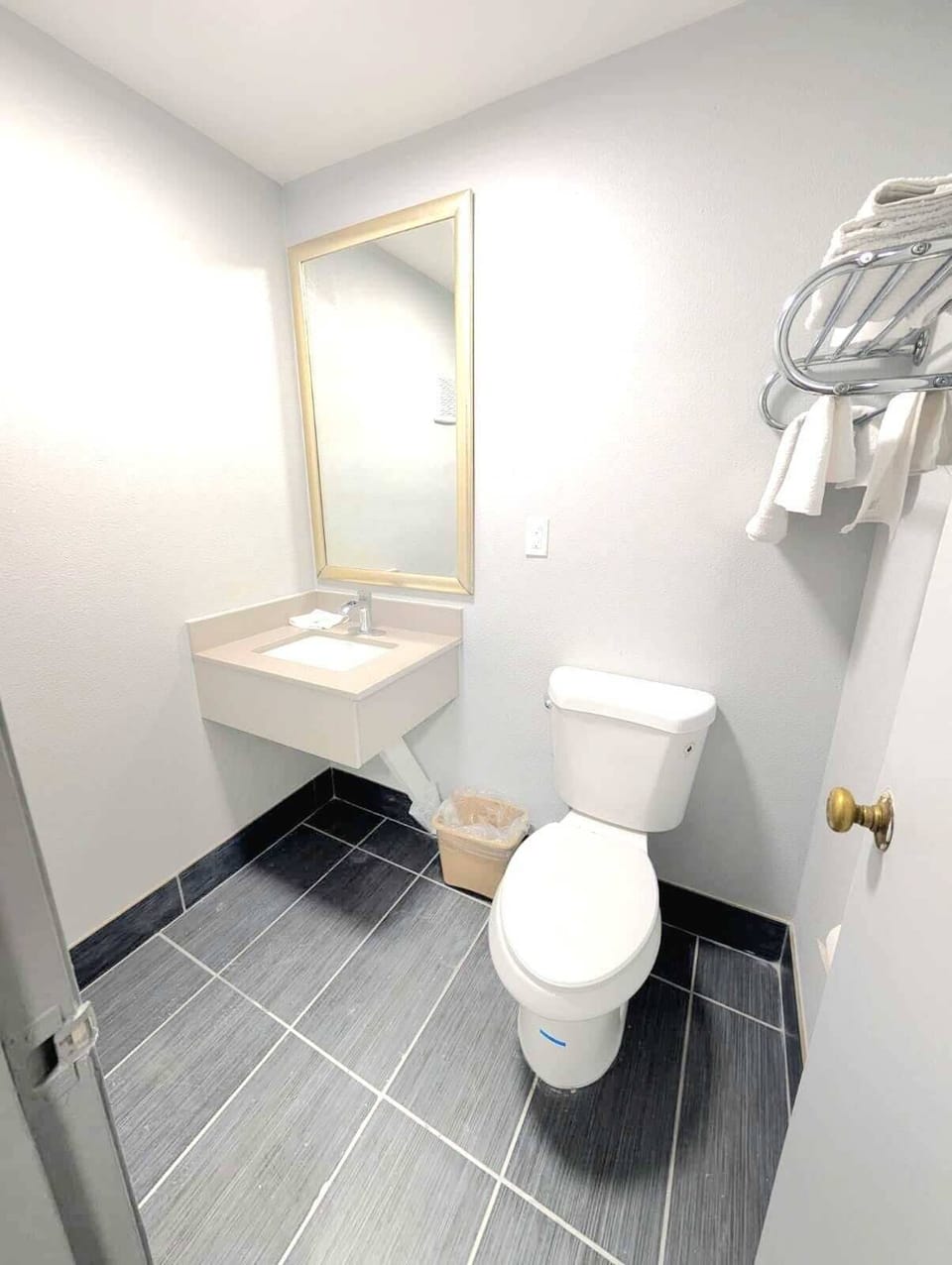 Towels, soap, shampoo, toilet paper
