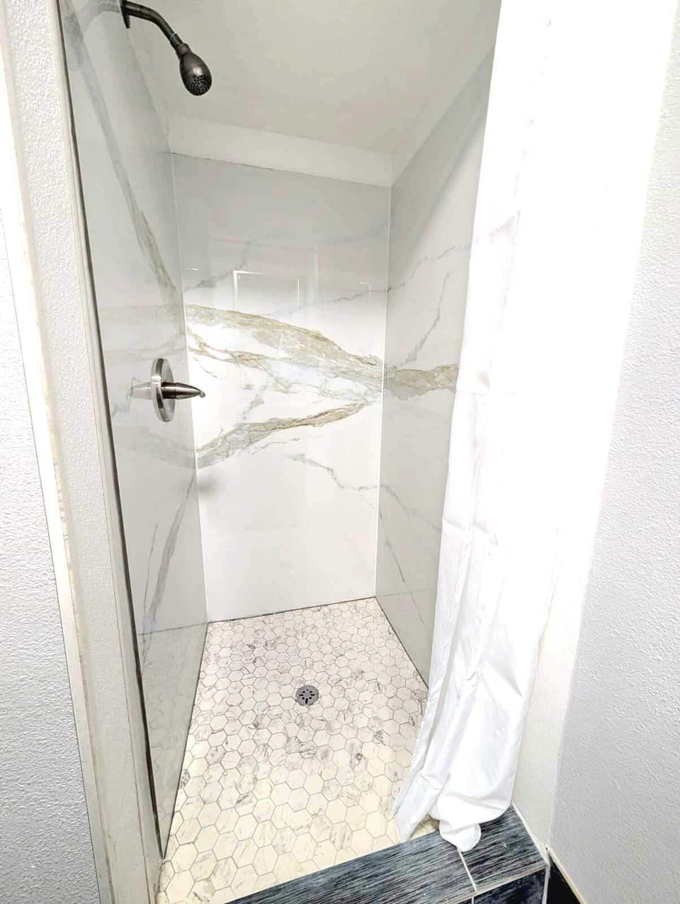 Room, 2 Double Beds, Non Smoking | Bathroom | Towels, soap, shampoo, toilet paper
