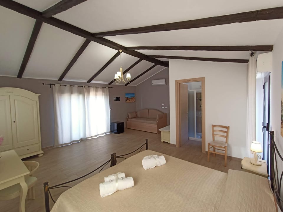 Luxury Room, 1 Queen Bed with Sofa bed, Sea View | Minibar, desk, bed sheets