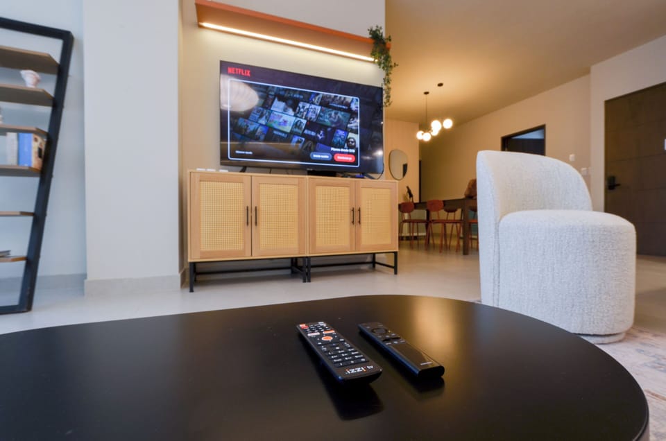Deluxe Suite, City View | Television
