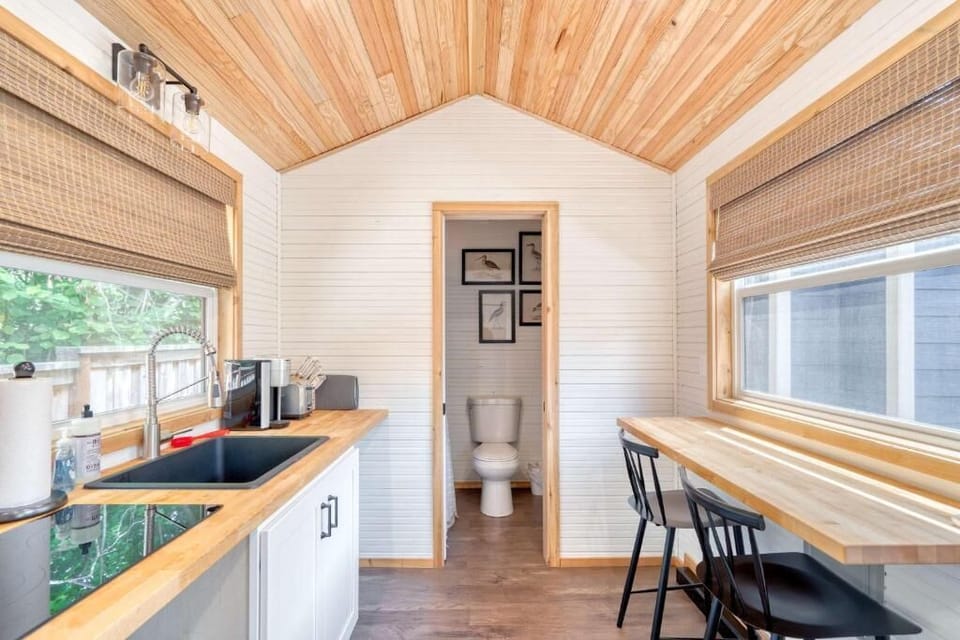 Suite | Private kitchen | Cookware/dishes/utensils