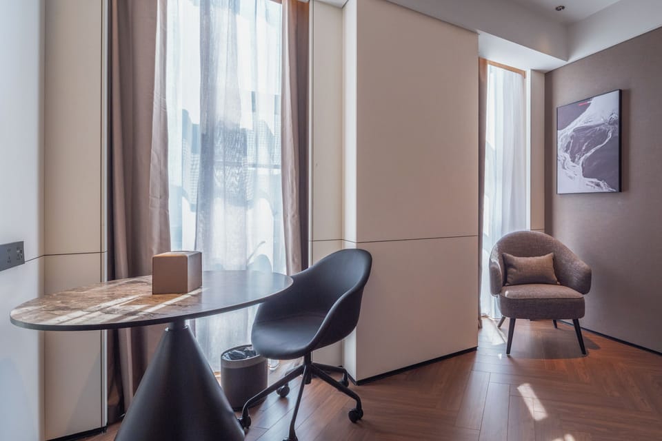 Superior Double Room Single Use, City View | Interior