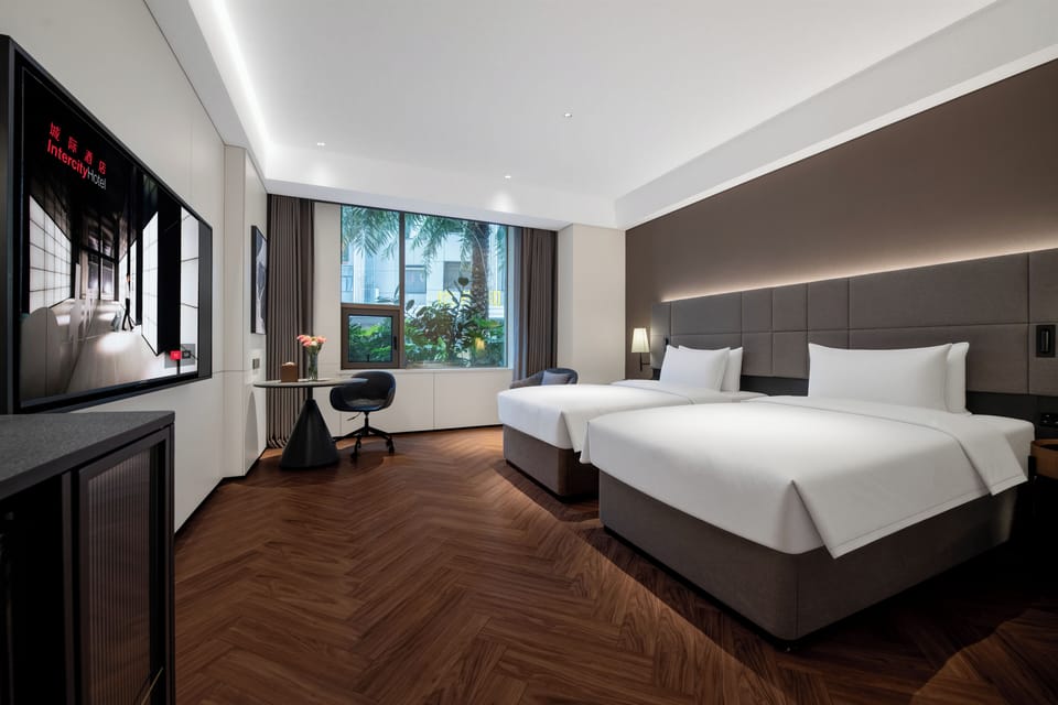 Deluxe Twin Room | Down comforters, Select Comfort beds, free minibar, desk
