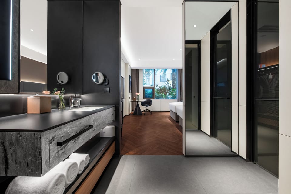 Deluxe Twin Room | Down comforters, Select Comfort beds, free minibar, desk