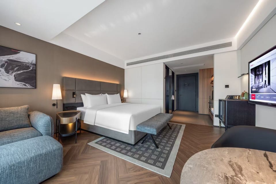 Classic Single Room | Minibar (free items), desk, laptop workspace, iron/ironing board