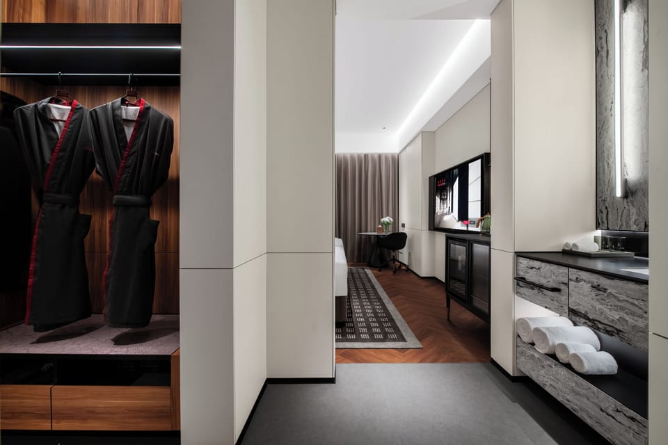 Basic Double Room, City View | Interior