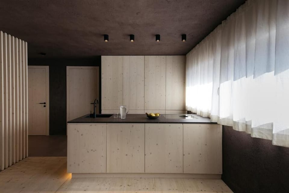 Fridge, stovetop, dishwasher, electric kettle