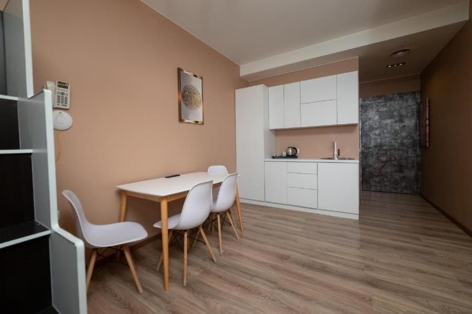 Standard Quadruple Room, City View | Dining