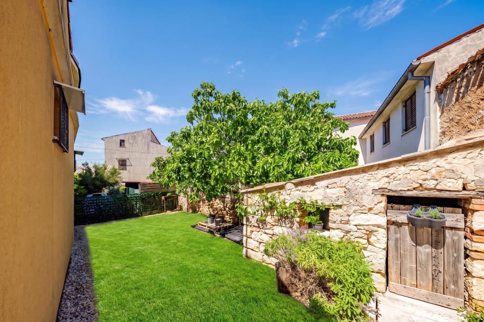 Standard House, 2 Bedrooms, 2 Bathrooms (Casa Valdebek with Pool) | Garden