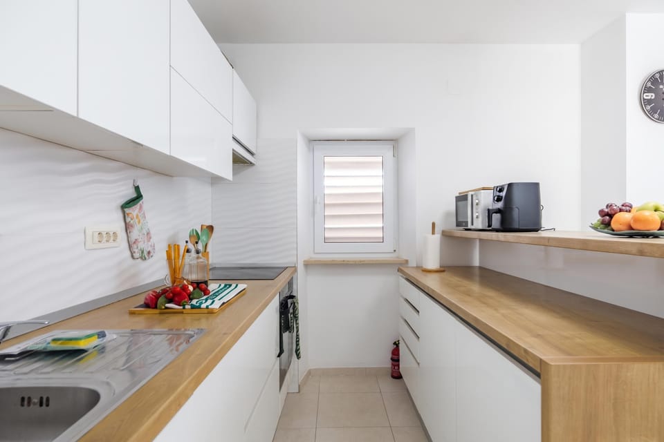 Standard House, 2 Bedrooms, 2 Bathrooms (Casa Valdebek with Pool) | Private kitchen