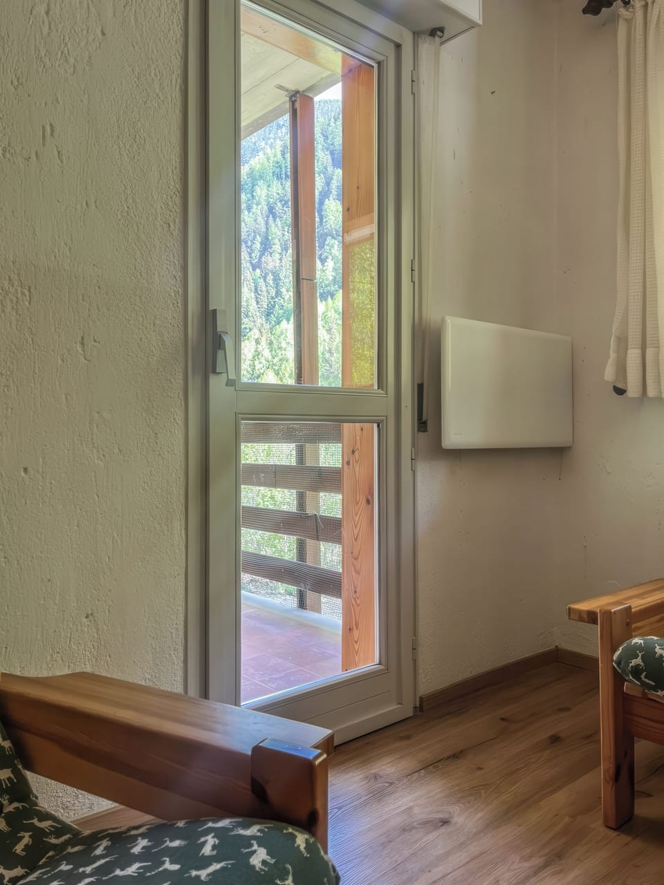 Apartment, Balcony, Mountain View | Living area