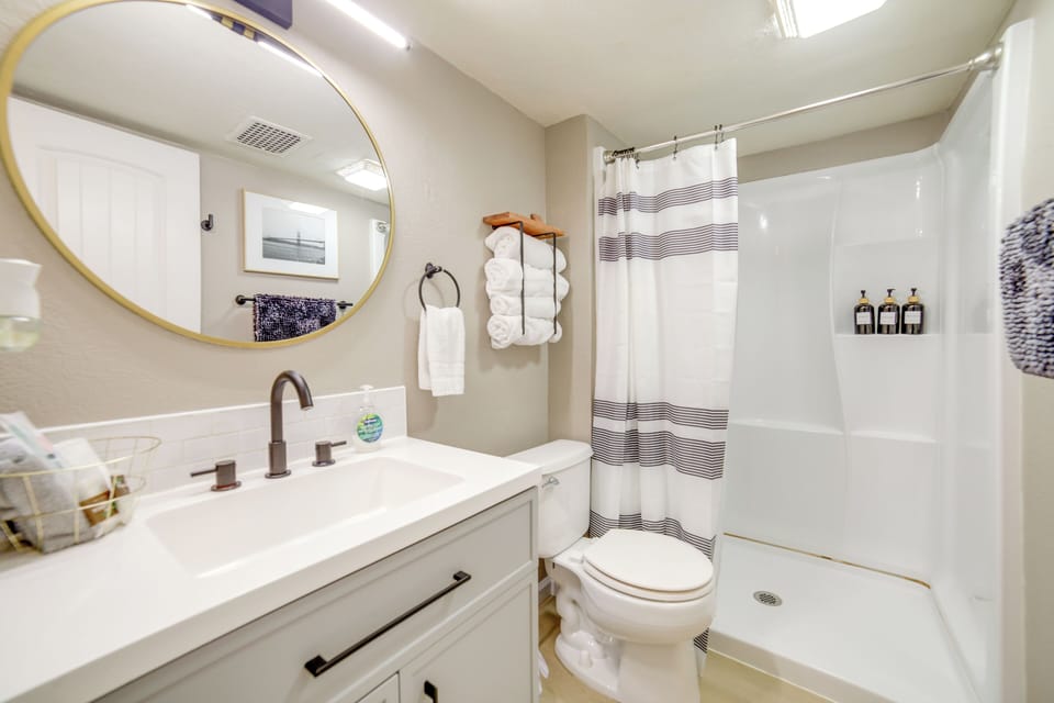 Walkable Home in Dtwn Caldwell! 1 Mi to Campus Cottage in Caldwell