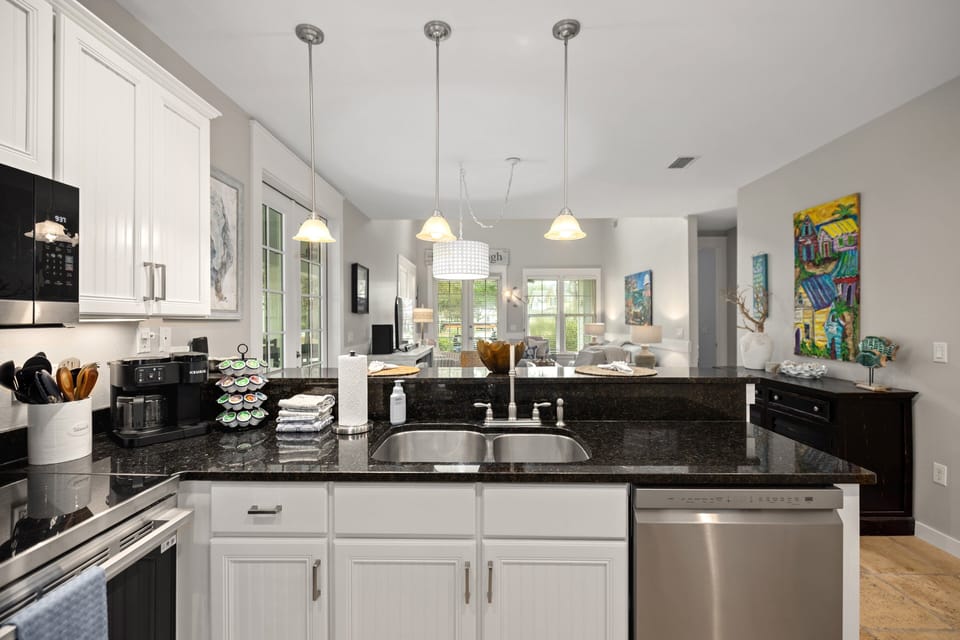 House, 3 Bedrooms | Private kitchen | Coffee/tea maker, fridge, oven, toaster
