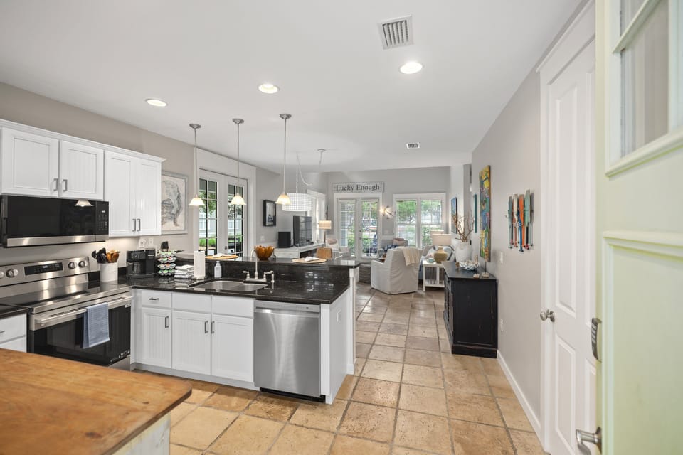 House, 3 Bedrooms | Private kitchen | Coffee/tea maker, fridge, oven, toaster