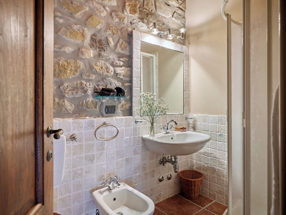 Standard Double Room, Garden View | Bathroom | Shower, hair dryer, towels, soap
