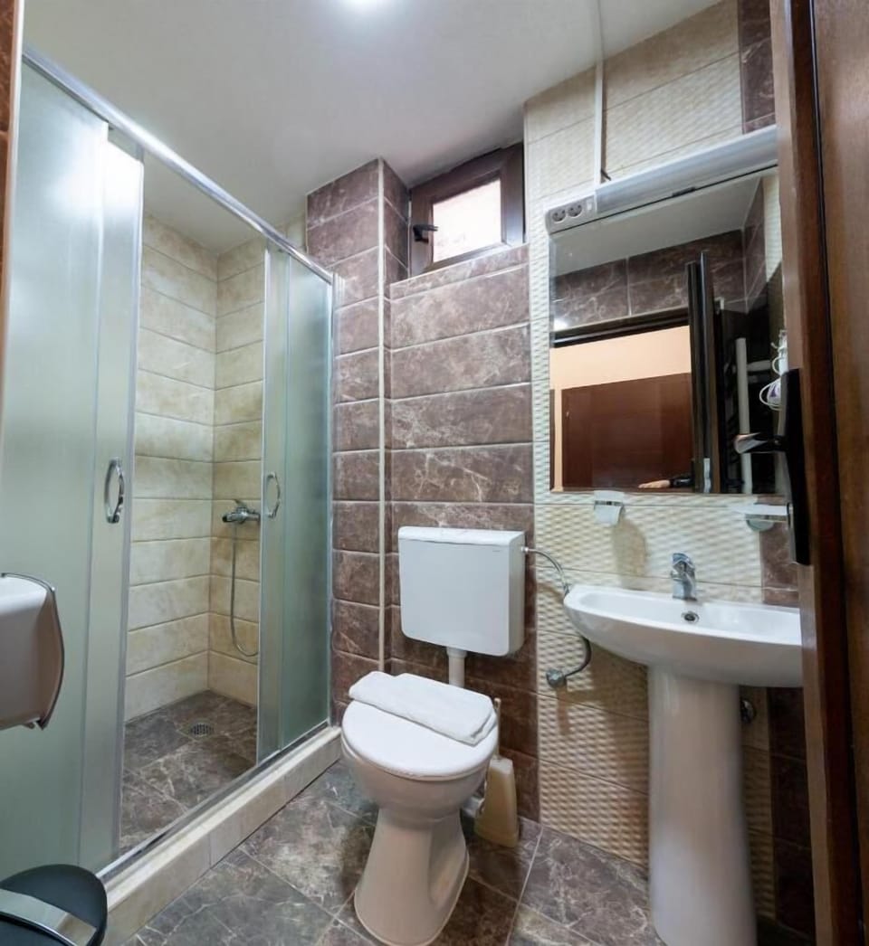 Shower, free toiletries, hair dryer, towels
