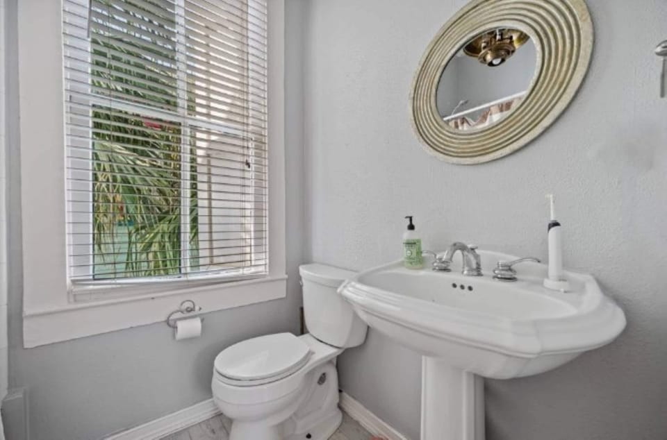 Sandy Toes Stay - Coastal 2bdr House in Galveston Island