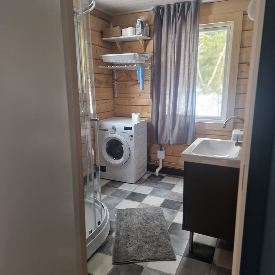 Classic Cabin, 2 Bedrooms, Mountain View | Bathroom | Shower, toilet paper