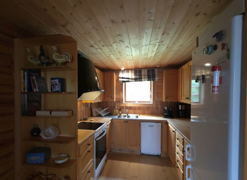 Comfort Cabin, Mountain View | Private kitchen | Full-size fridge, microwave, oven, stovetop