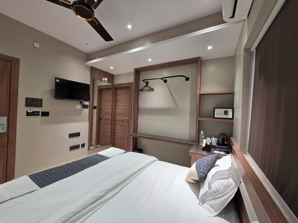 Comfort Room, 1 Bedroom | WiFi (free), bed sheets