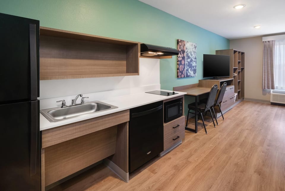 Room, 1 Queen Bed, Mobility Accessible, Smoking (Bathtub W/grab Bars)