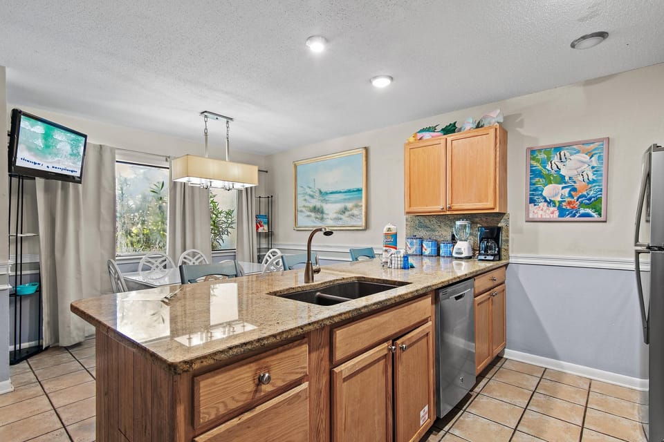 House, Multiple Beds (Blue Surf 19) | Private kitchen