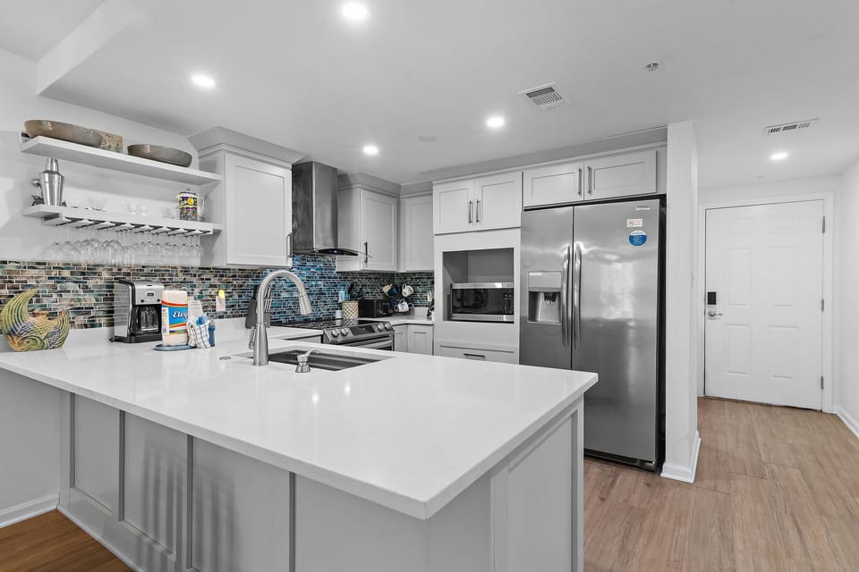 Condo, 1 King Bed with Sofa bed (Ciboney 2014) | Private kitchen | Oven, toaster