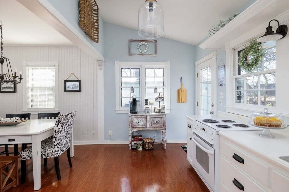 House, Multiple Beds, Patio, Garden View (Town Creek Retreat | Fire Pit & EV) | Private kitchen | Dining tables