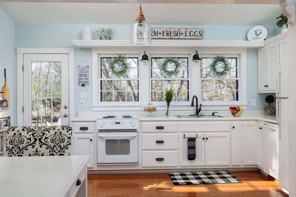House, Multiple Beds, Patio, Garden View (Town Creek Retreat | Fire Pit & EV) | Private kitchen | Dining tables