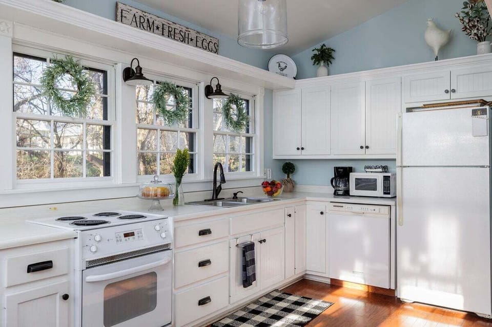 House, Multiple Beds, Patio, Garden View (Town Creek Retreat | Fire Pit & EV) | Private kitchen | Dining tables