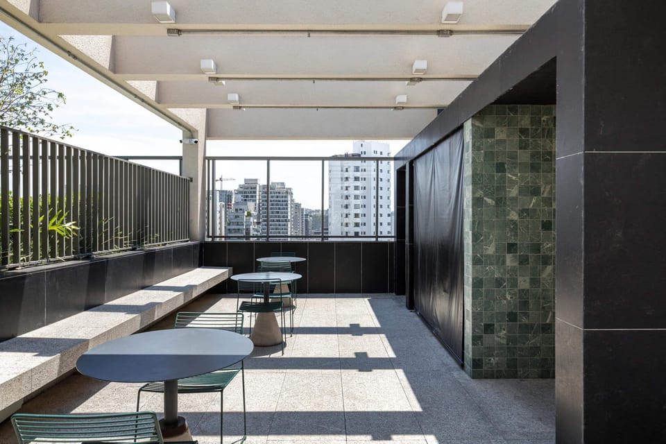 Classic Apartment | Outdoor dining