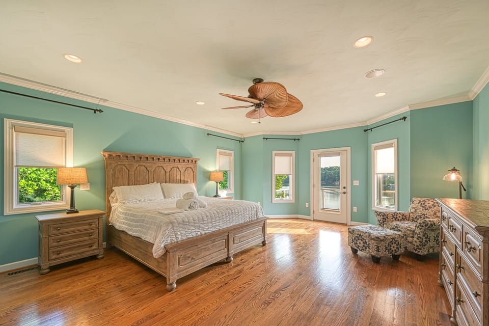 Paradise at Sunset Cove - Lakefront Getaway With Private Dock, Office, Firepit, Deck, & Pool Table House in Smith Mountain Lake