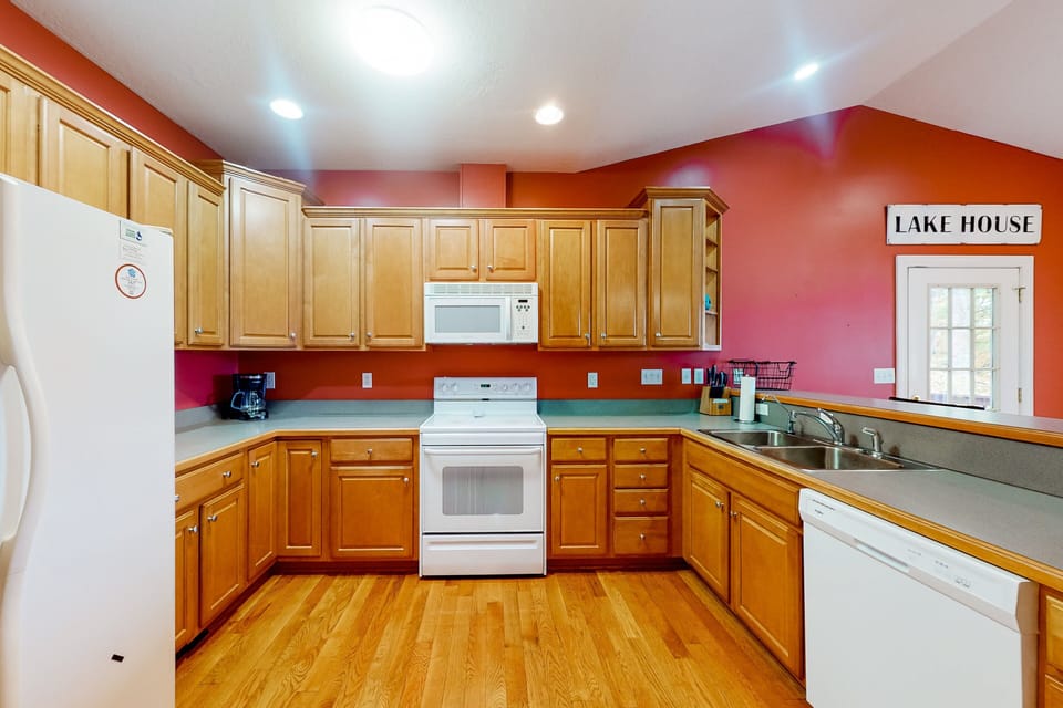 House, Multiple Beds (Briarcliff) | Private kitchen